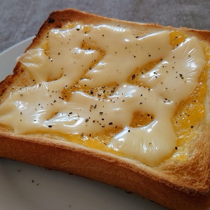 マーマレードとチーズのトースト